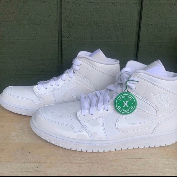 Air Jordan 1 Mid Triple White Patent Swoosh BQ6472-100 Women’s Size 11 Mens 9.5 - Picture 8 of 12